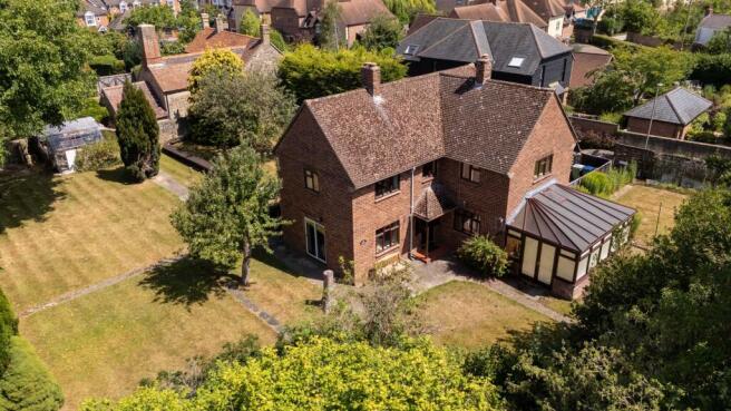 4 bed property, in Byways, £1,000,000