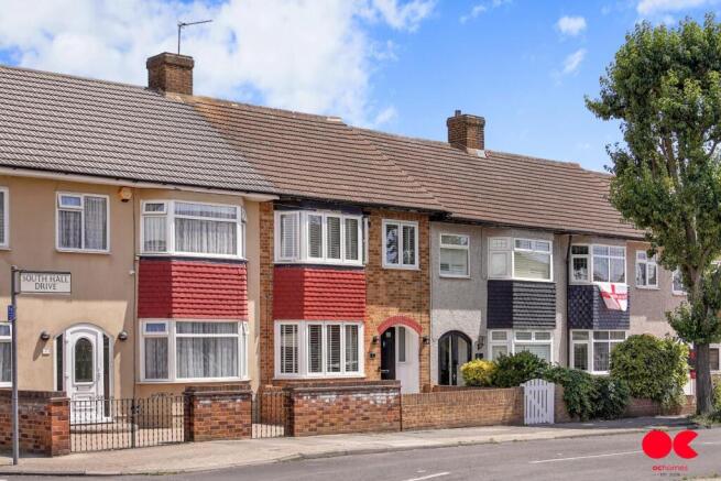 3 bed property, in South Hall Drive, £415,000
