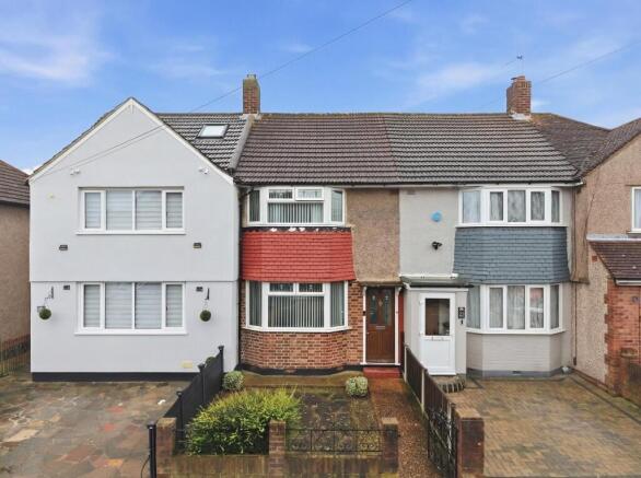 2 bed property, in Marston Avenue, £375,000