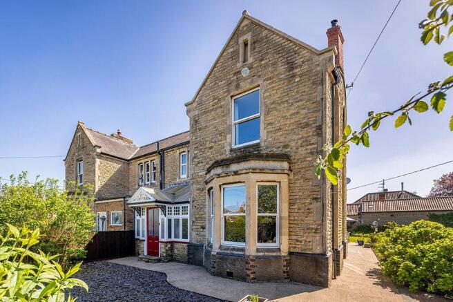 4 bed property, in Lincoln Road, £495,000