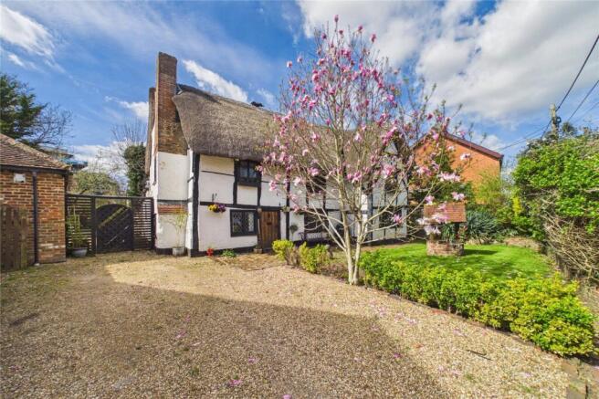 4 bed property, in Bay Road, £550,000