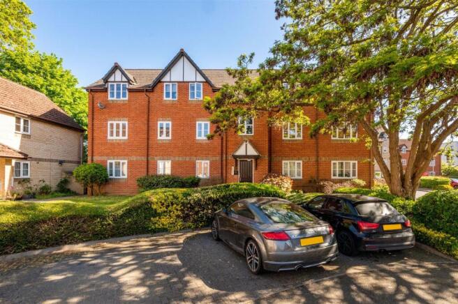 1 bed property, in Rembrandt Way, £155,000