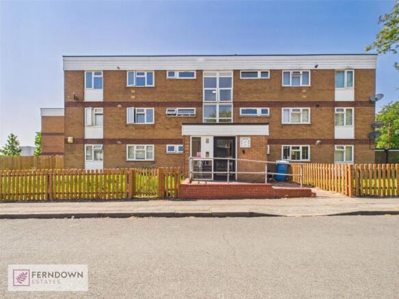 2 bed property, in Woodclose Road, £60,000
