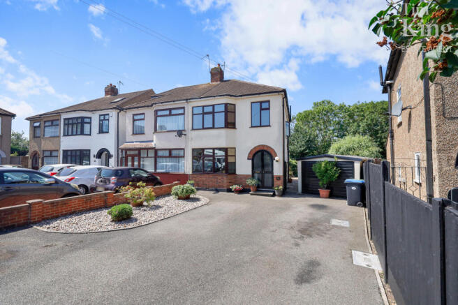 3 bed property, in Paternoster Close, £500,000