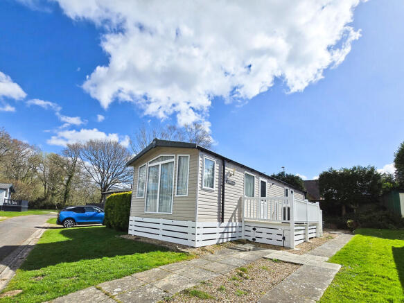 3 bed property, in Wilksworth Caravan Park, £35,000