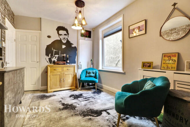 3 bed property, in Kirkley Run, £250,000