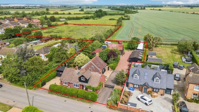 5 bed property, in Cotton End Road, £1,000,000