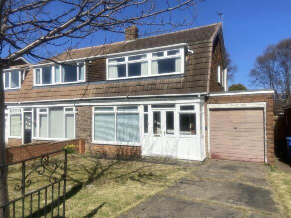 3 bed property, in Staward Avenue, £189,950