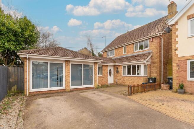 4 bed property, in The Paddocks, £400,000