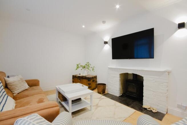 4 bed property, in Boyd Avenue, £280,000