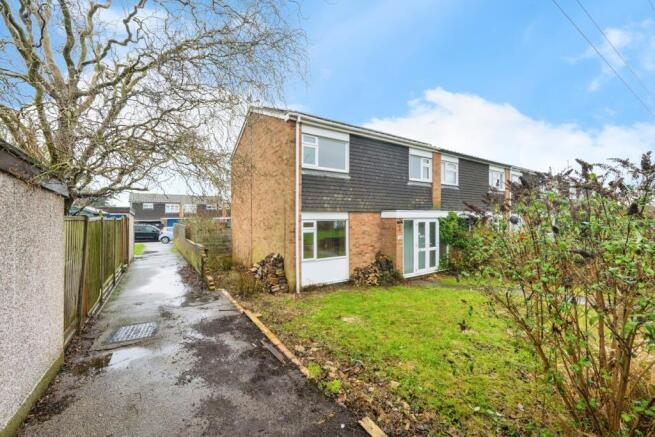 3 bed property, in Eastnor Gardens, £215,000