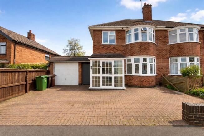 3 bed property, in Harrowgate Drive, £330,000