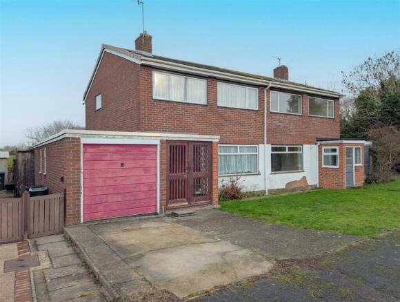3 bed property, in Packers Hill, £250,000