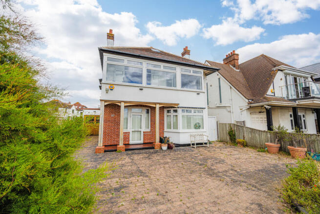 4 bed property, in Chalkwell Esplanade, £1,000,000
