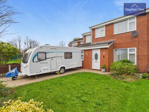 4 bed property, in St. Georges Avenue, £300,000