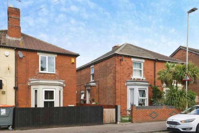 3 bed property, in Tredworth Road, £250,000