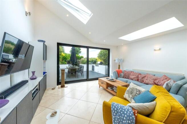 4 bed property, in Cornwallis Road, £475,000