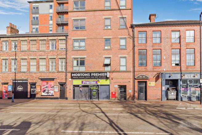 1 bed property, in West Street, £95,000