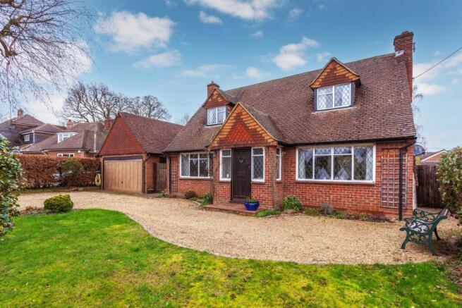 3 bed property, in Russell Road, £795,000