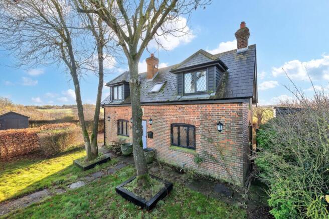 2 bed property, in Nuthampstead, £500,000