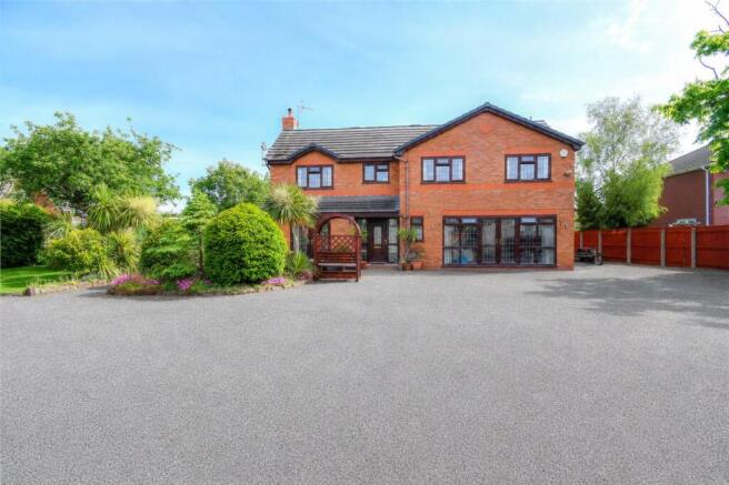 8 bed property, in Manor Drive, £800,000