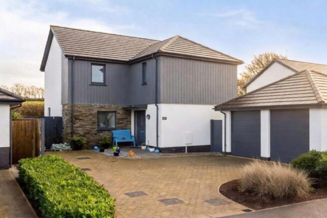4 bed property, in Stanley Court, £495,000