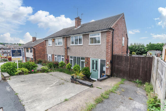3 bed property, in Brookvale Close, £210,000
