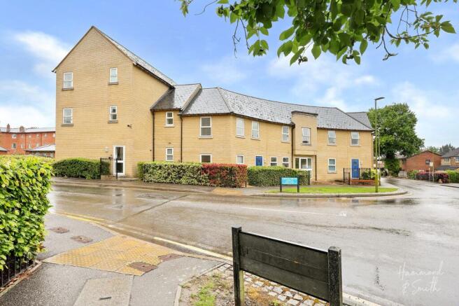 1 bed property, in Nightingales, £230,000