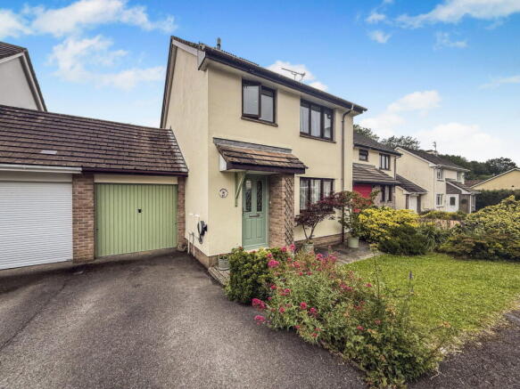 3 bed property, in Hawthorn Road, £270,000