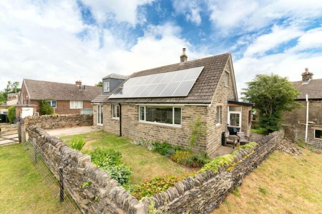 4 bed property, in Huddersfield Road, £475,000