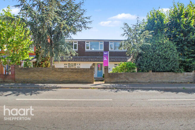 4 bed property, in Squires Bridge Road, £700,000