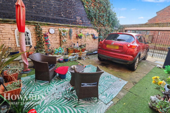 3 bed property, in Nelson Road North, £180,000