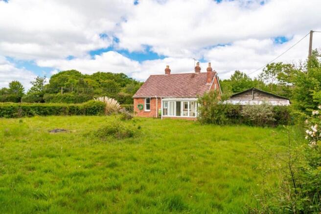3 bed property, in Ashford Road, £725,000