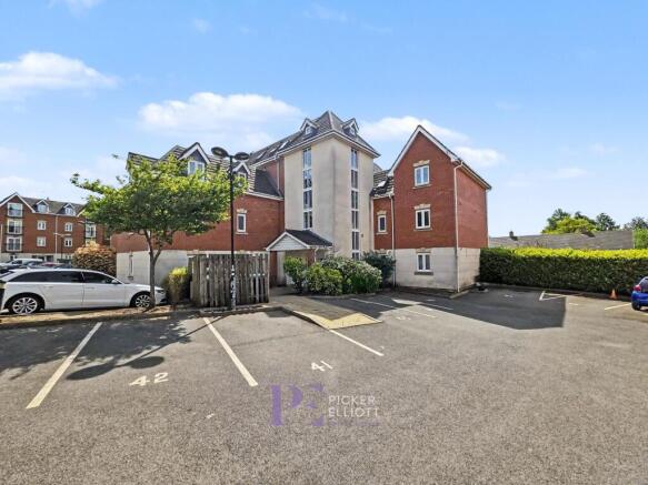 2 bed property, in Southfield Road, £135,000