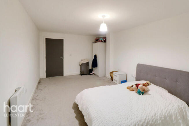 2 bed property, in Charles Street, £160,000