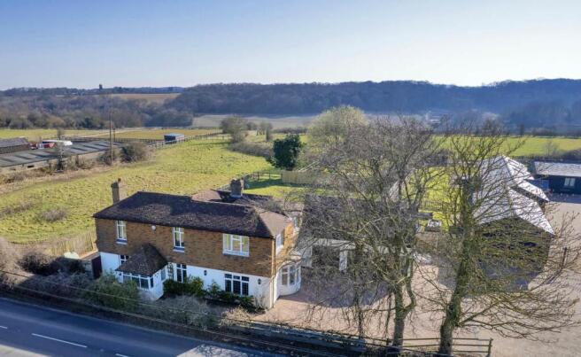 4 bed property, in Meopham, £1,080,000