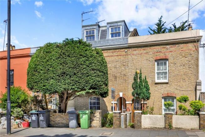 3 bed property, in North Hill, £800,000