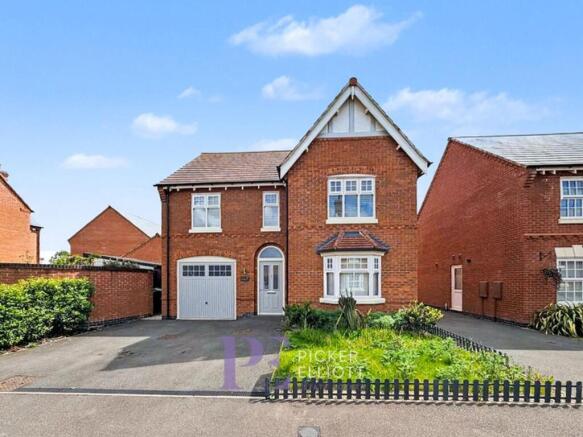 4 bed property, in Gilliflower Way, £375,000