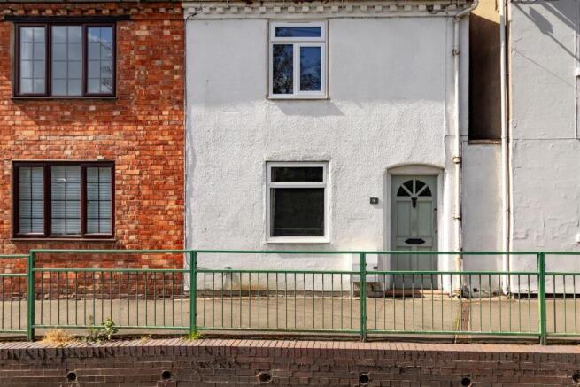 2 bed property, in Oxford Street, £217,000