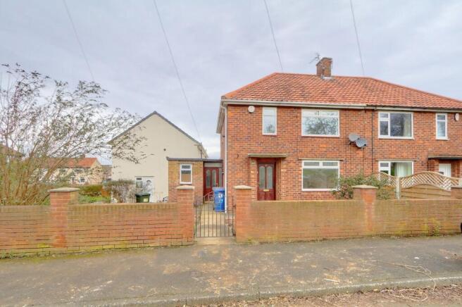 2 bed property, in Ambrose Road, £97,000