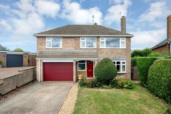 4 bed property, in Holyrood Close, £550,000