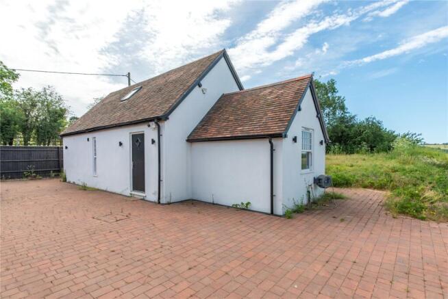2 bed property, in Reading Road, £495,000