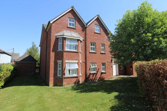 1 bed property, in Spire View, £160,000