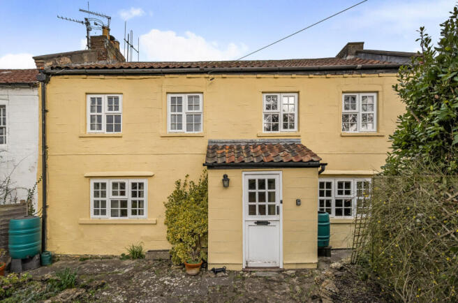 2 bed property, in Rode, £220,000
