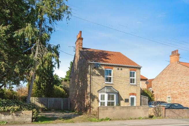 4 bed property, in London Road, £190,000