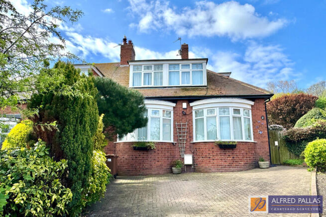 3 bed property, in Cairns Square, £279,950