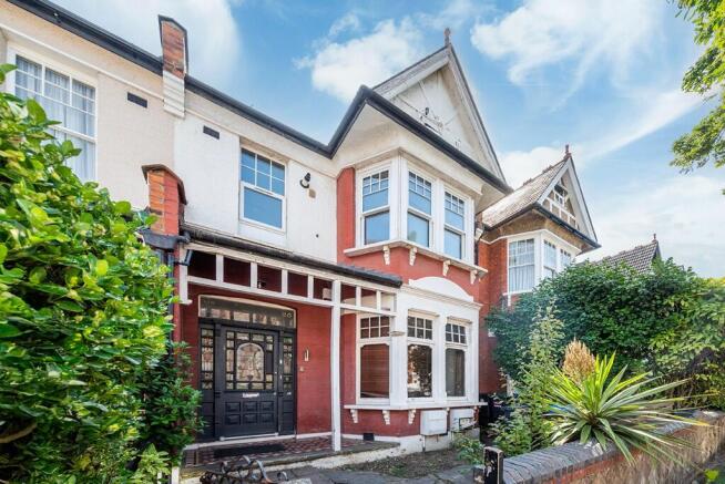 1 bed property, in Park Avenue, £397,000