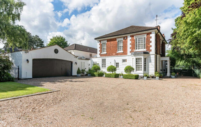 6 bed property, in Hollies Drive, £1,500,000