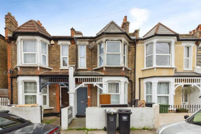 3 bed property, in Nelgarde Road, £425,000