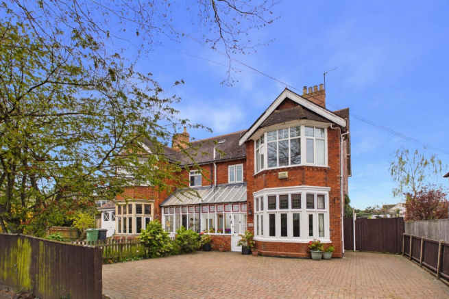 6 bed property, in Tuffley Avenue, £599,000